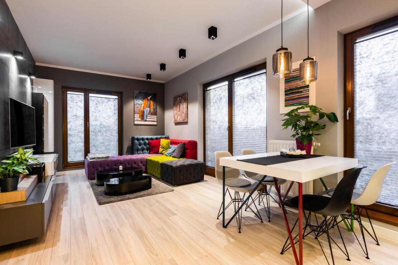 Elegant Business Accommodation With Parking - By Upstairs Краков Экстерьер фото