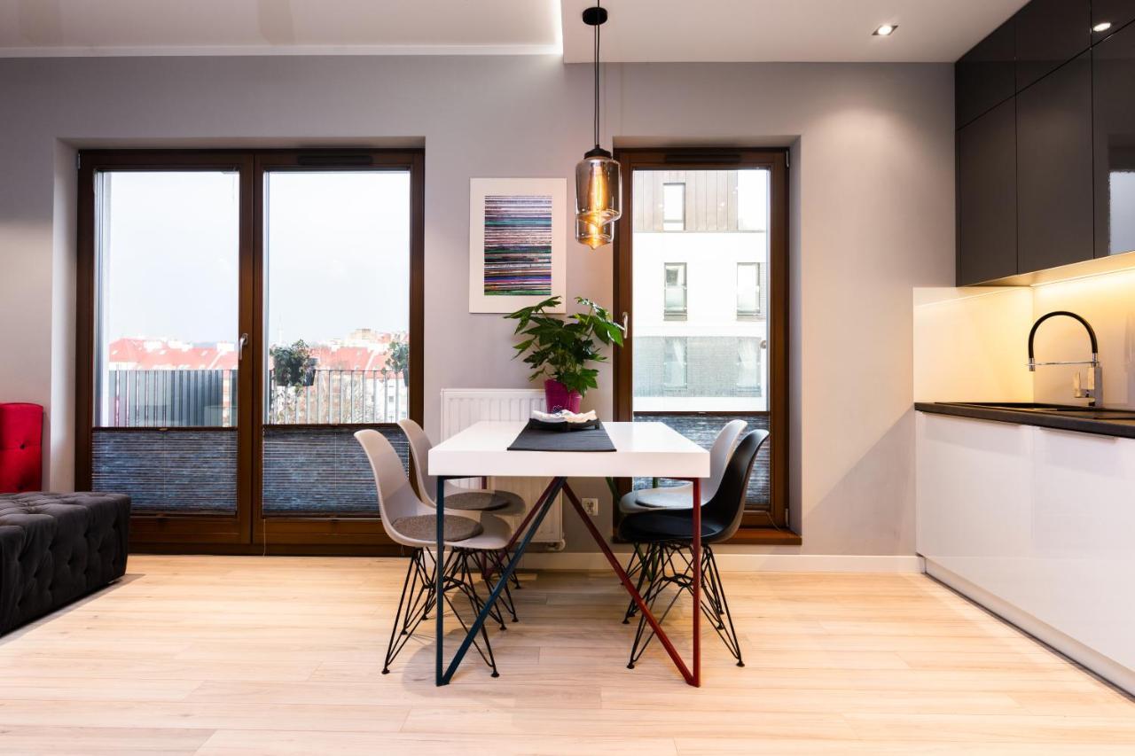 Elegant Business Accommodation With Parking - By Upstairs Краков Экстерьер фото